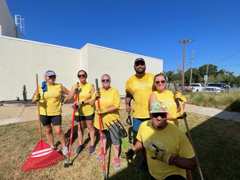 Volunteers at Lakeview Center