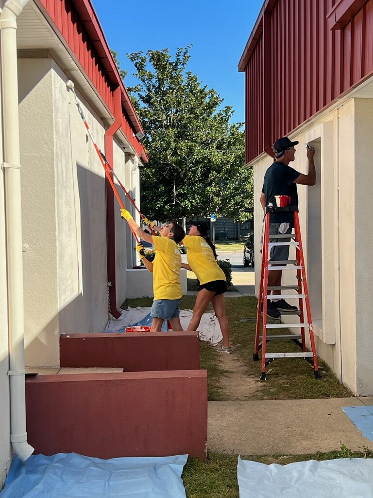 Volunteers at Lakeview Center