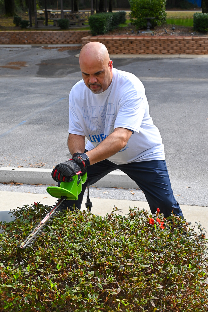 Volunteer trims hedges